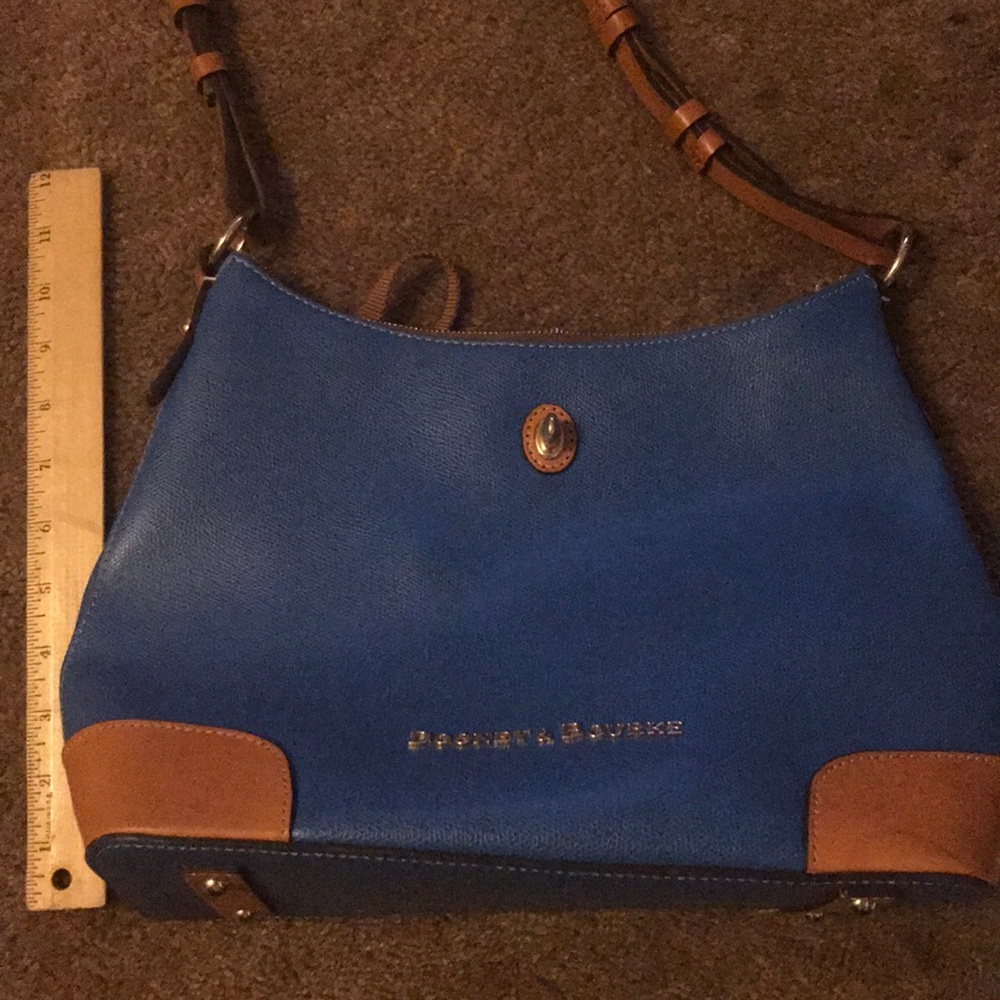 Medium size Dooney & Bourke purse